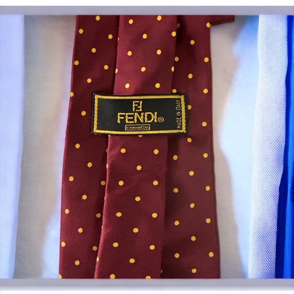 Classic and Timeless Fendi Cravatte Tie Handmade in Italy Pure silk polka dots - Picture 4 of 6